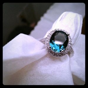 Diamond sapphire ring
